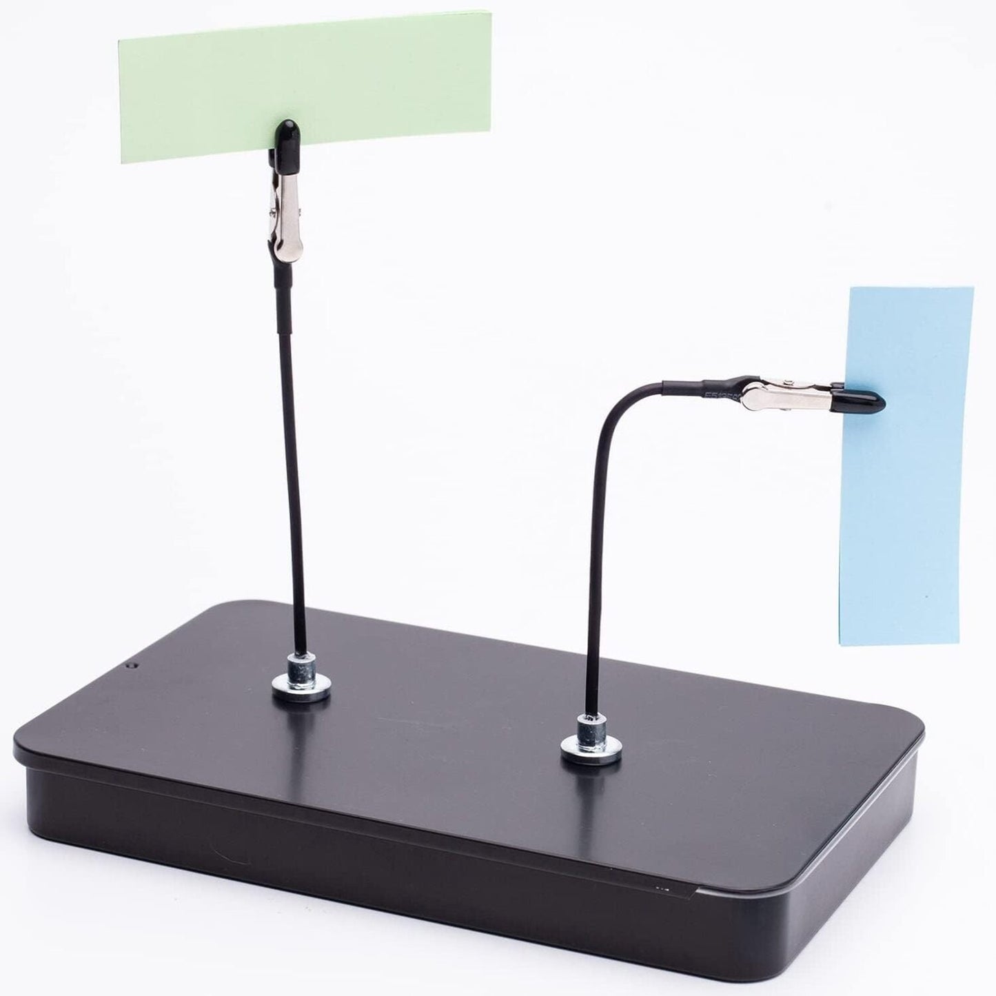 Twee Terza klemstokjes, een recht en een gebogen, op de stalen box