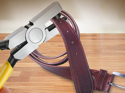 De Aptor op een leren riem op een houten tafel