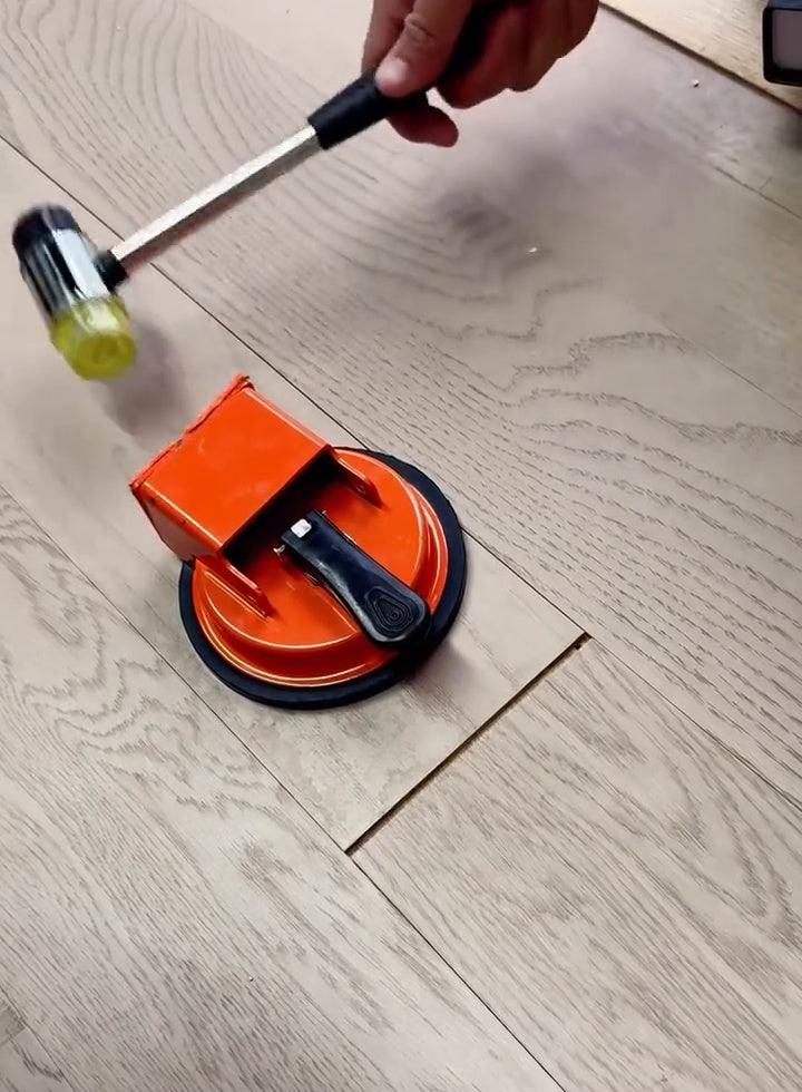 Serro zuignap met een tik van de hamer op zijn plek