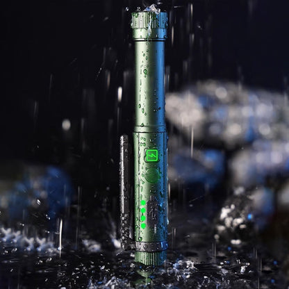 Kelvo werklamp in de regen, aluminium behuizing met IP55